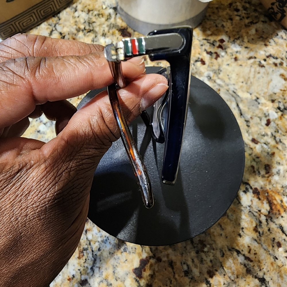 Selling Gucci eyewear prescription glasses you will have to get new lenses - Picture 3 of 5